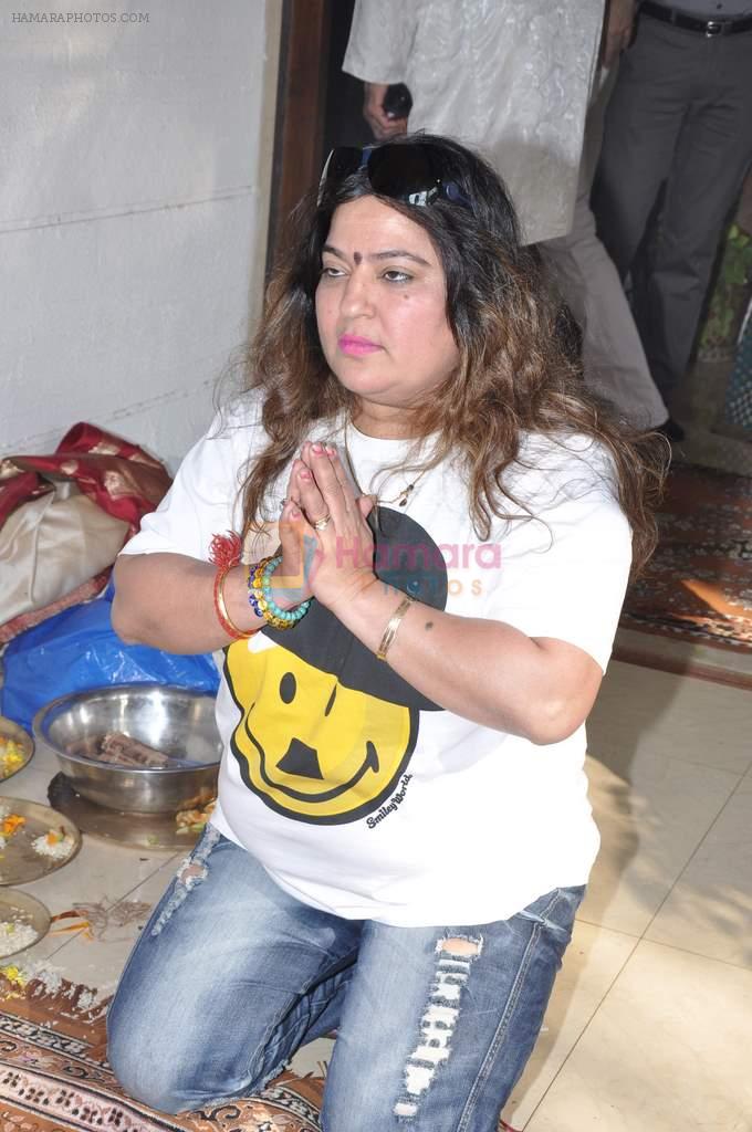 Dolly Bindra at Bappi Lahri's Saraswati Pooja in Juhu, Mumbai on 15th Feb 2013