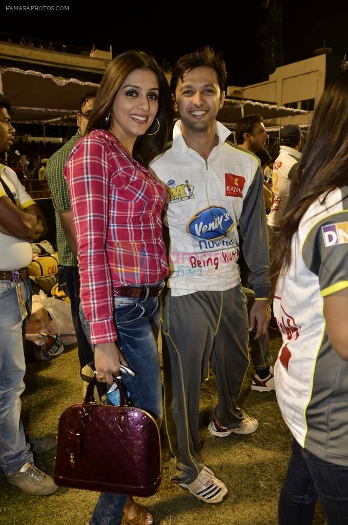 Vatsal Seth, Aarti Chhabria at ccl match from hyderabad on 17th Feb 2013