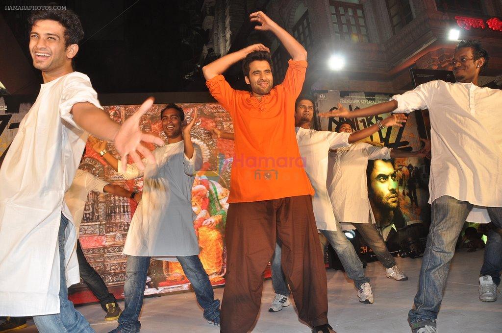 Jackky Bhagnani promotes Rangrezz at Lalbaugh Ka Raja in Mumbai on 19th Feb 2013
