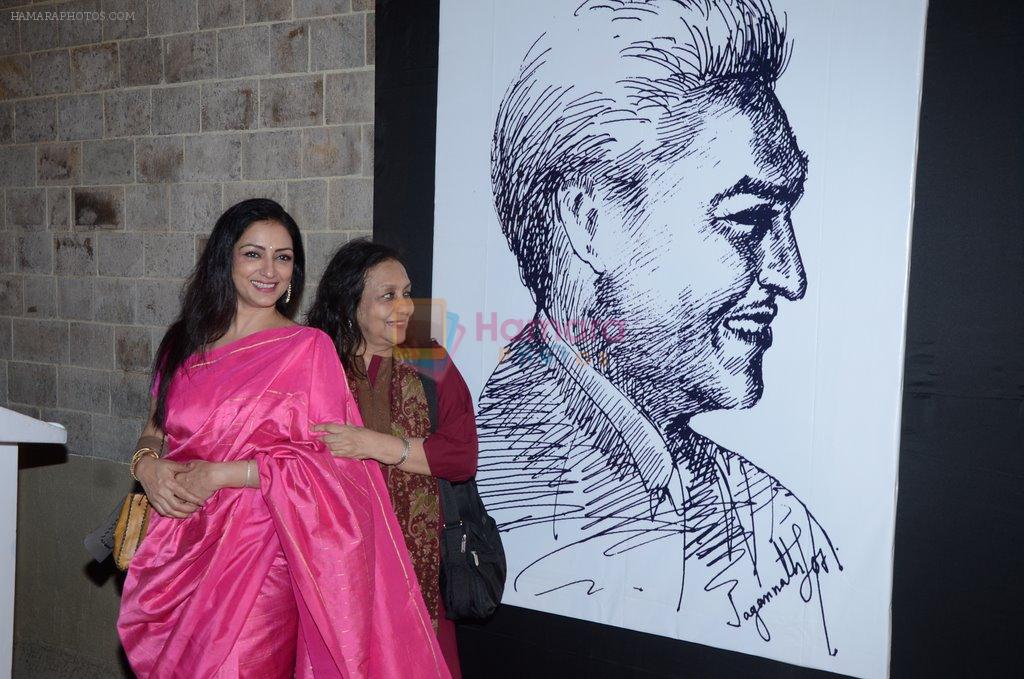 Anuradha Patel at art show by Jagannath Paul in jehangir Art Gallery on 21st feb 2013