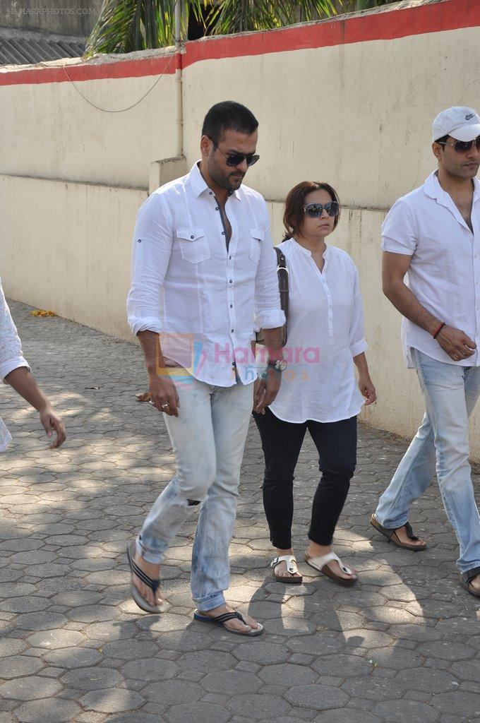 Rohit Roy at sonu nigam's mom's funeral in Mumbai on 1st March 2013