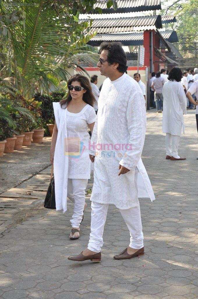 Talat Aziz at sonu nigam's mom's funeral in Mumbai on 1st March 2013