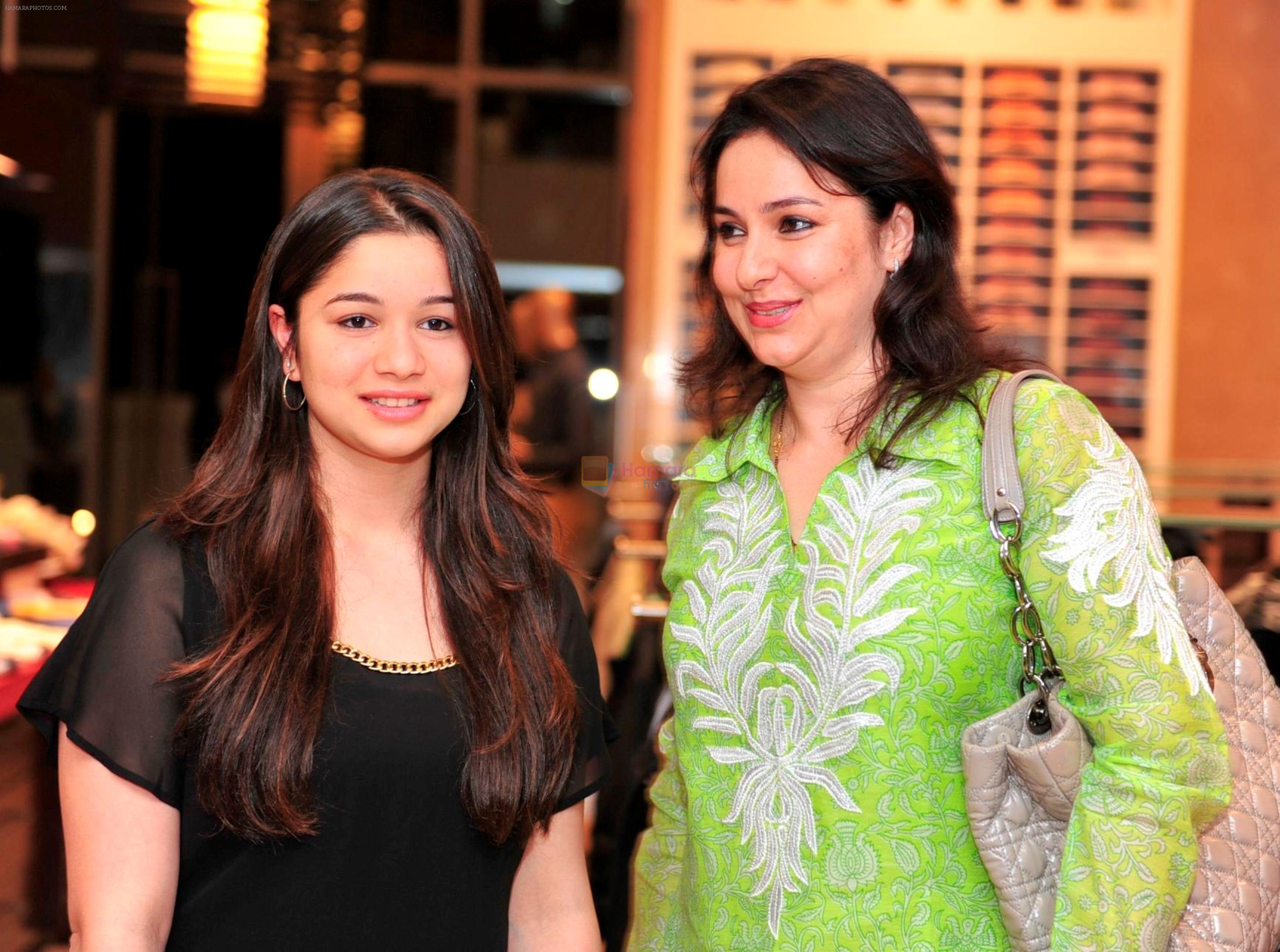 Anjali & Sara Tendulkar at the Raymond Shop during 40th Anniversary event of Apnalaya NGO