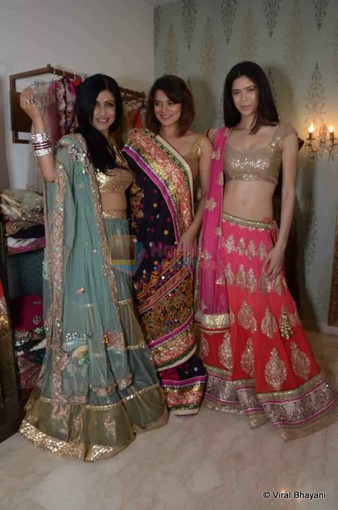 Aashka Goradia, Sucheta Sharma, Shibani Kashyap at Amy Milloria's Womens day fashion event in Mumbai on 5th March 2013