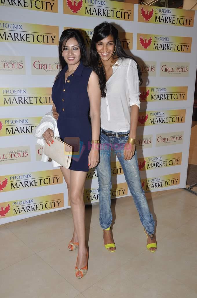 Anushka Manchanda, Shonali Nagrani at Model Shamita Singha hosts women's day special lunch at Grillopolis in Phoniex Market City, Mumbai on 8th March 2013