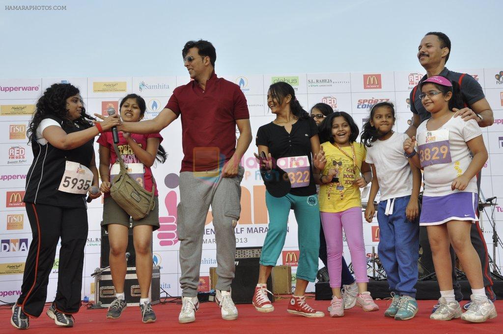 Akshay Kumar at DNA Women's Half Marathon in Mumbai on 10th March 2013