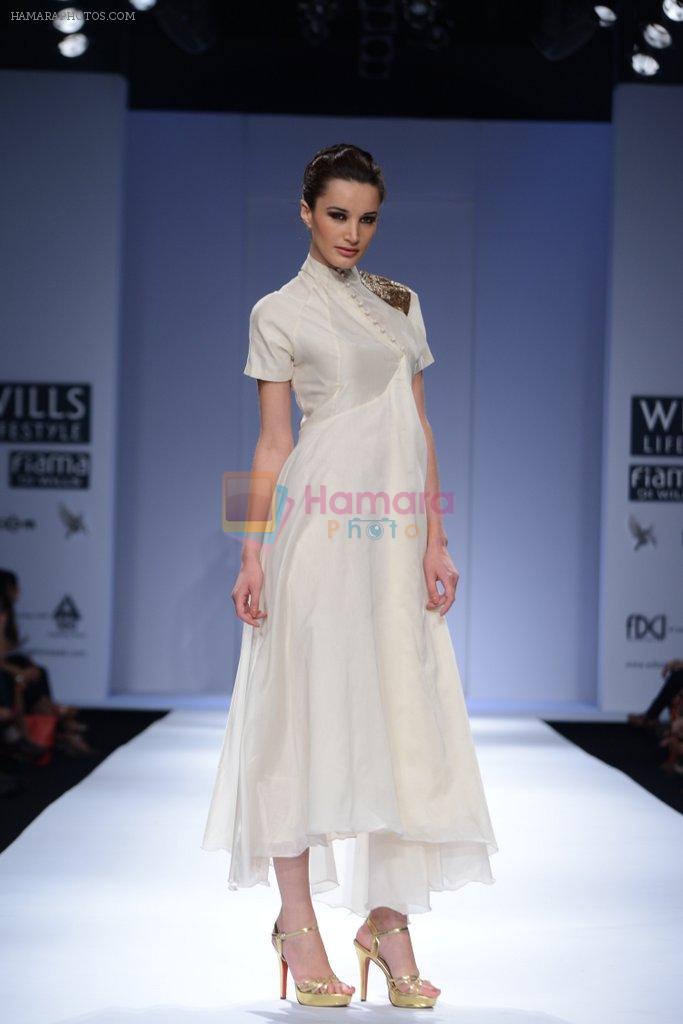 Model walks the ramp for Samant Chuhan Show at Wills Lifestyle India Fashion Week 2013 Day 2 in Mumbai on 14th March 2013