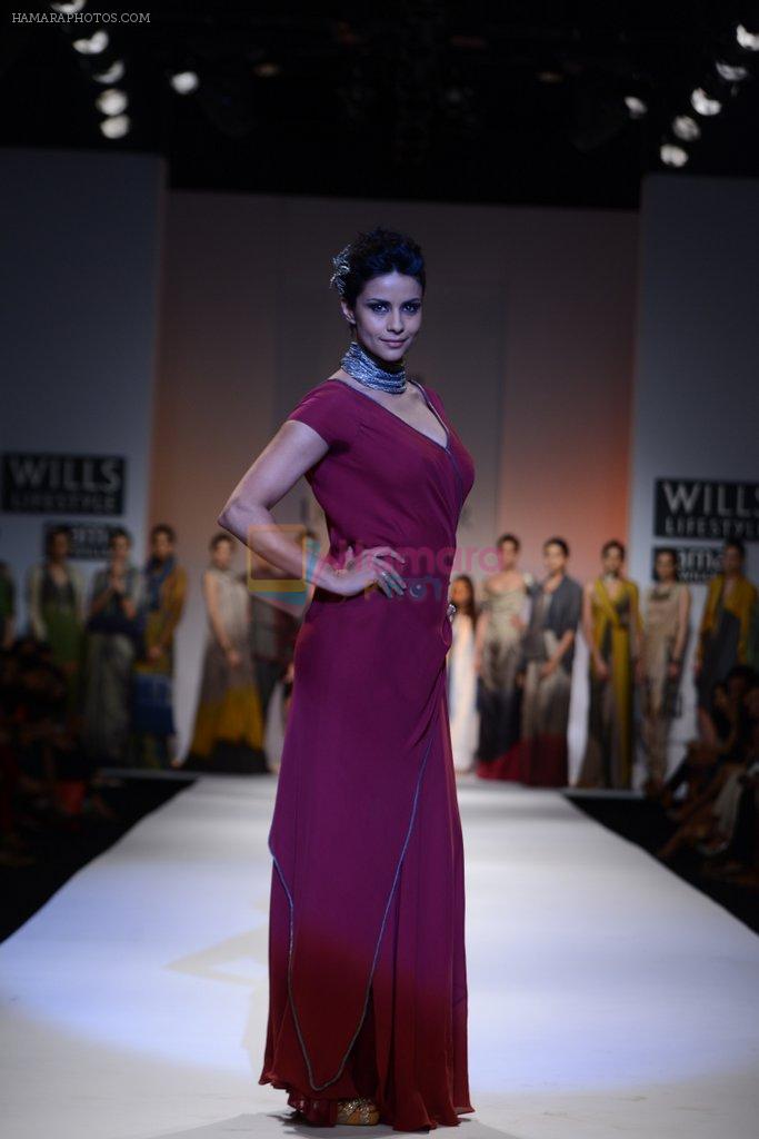 Gul Panag walks the ramp for Urvashi Kaur Show at Wills Lifestyle India Fashion Week 2013 Day 2 in Mumbai on 14th March 2013