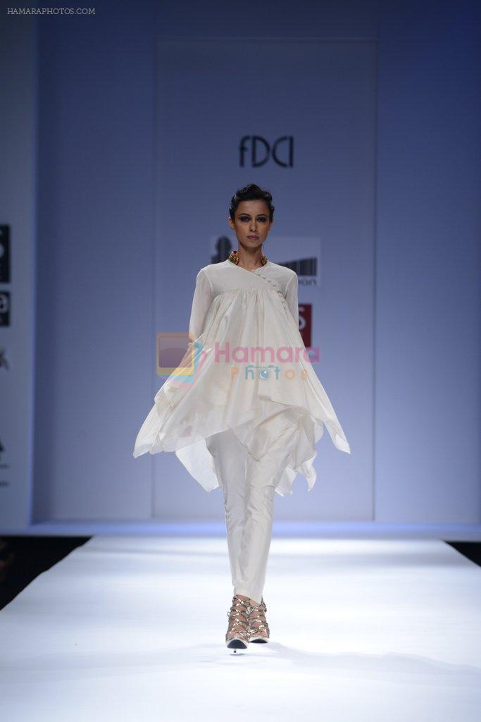 Model walks the ramp for Samant Chuhan Show at Wills Lifestyle India Fashion Week 2013 Day 2 in Mumbai on 14th March 2013