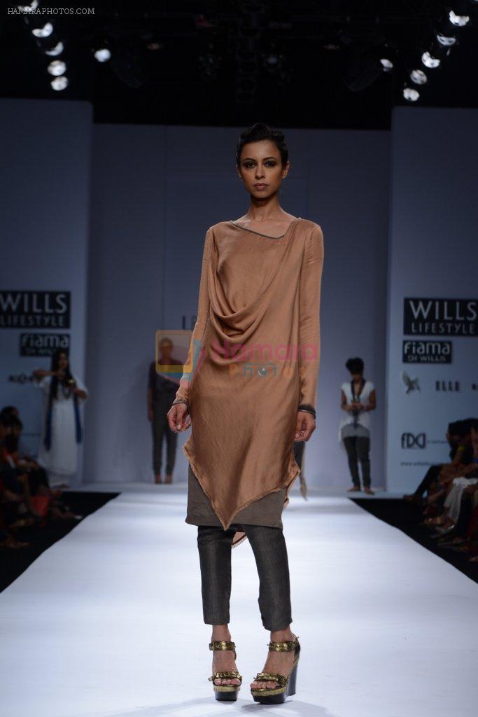 Model walks the ramp for Urvashi Kaur Show at Wills Lifestyle India Fashion Week 2013 Day 2 in Mumbai on 14th March 2013