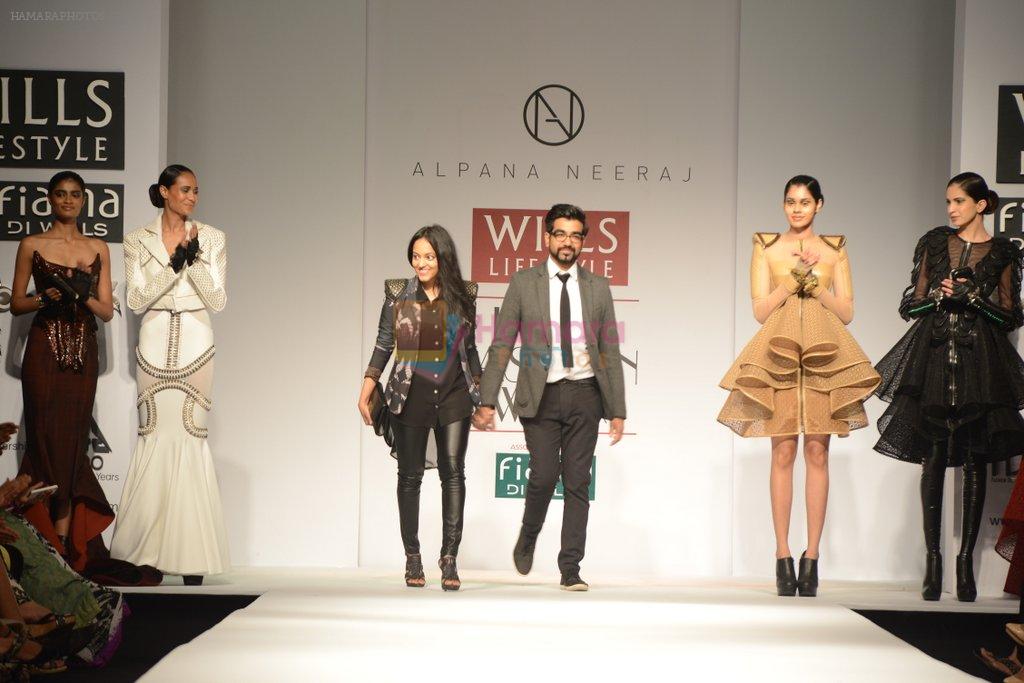 Model walks the ramp for Alpana and Neeraj Show at Wills Lifestyle India Fashion Week 2013 Day 2 in Mumbai on 14th March 2013