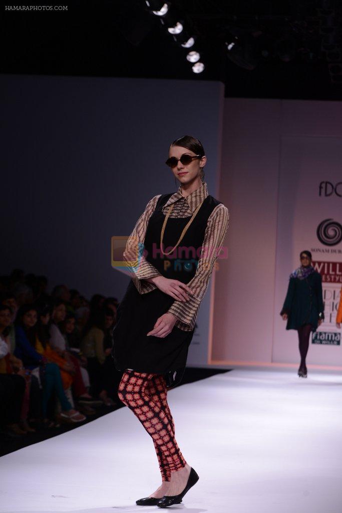Model walks the ramp for Sonam Dubal Show at Wills Lifestyle India Fashion Week 2013 Day 4 in Mumbai on 16th March 2013