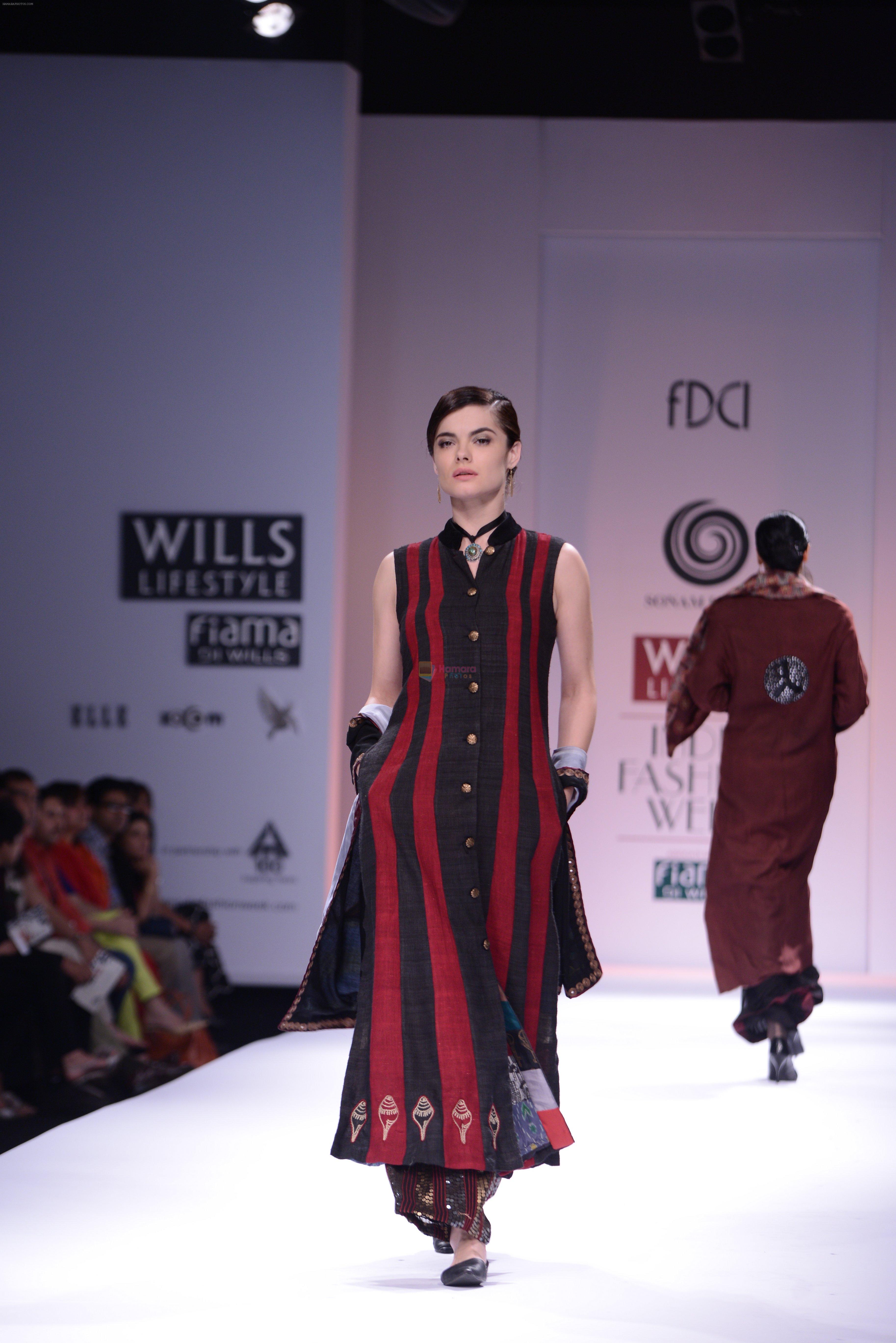 Model walks the ramp for Sonam Dubal Show at Wills Lifestyle India Fashion Week 2013 Day 4 in Mumbai on 16th March 2013