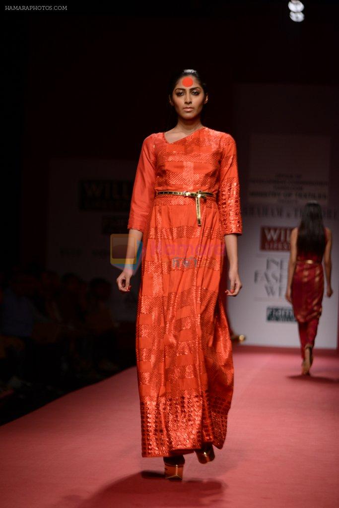 Model walks the ramp for Abraham and Thakore Show at Wills Lifestyle India Fashion Week 2013 Day 3 in Mumbai on 15th March 2013