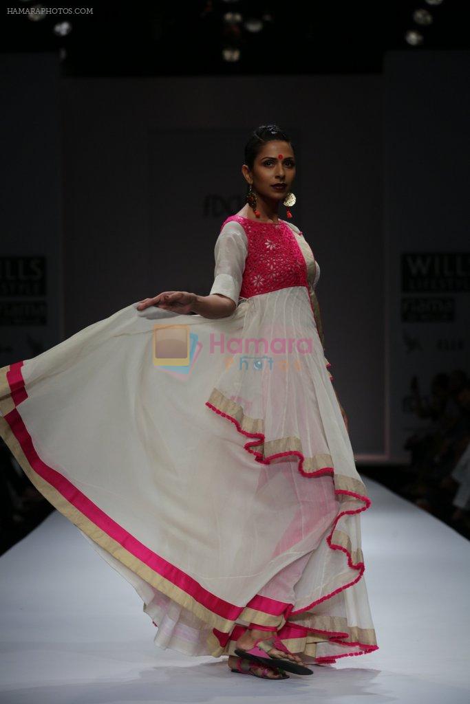 Model walks the ramp for Vaishali S Show at Wills Lifestyle India Fashion Week 2013 Day 5 in Mumbai on 17th March 2013