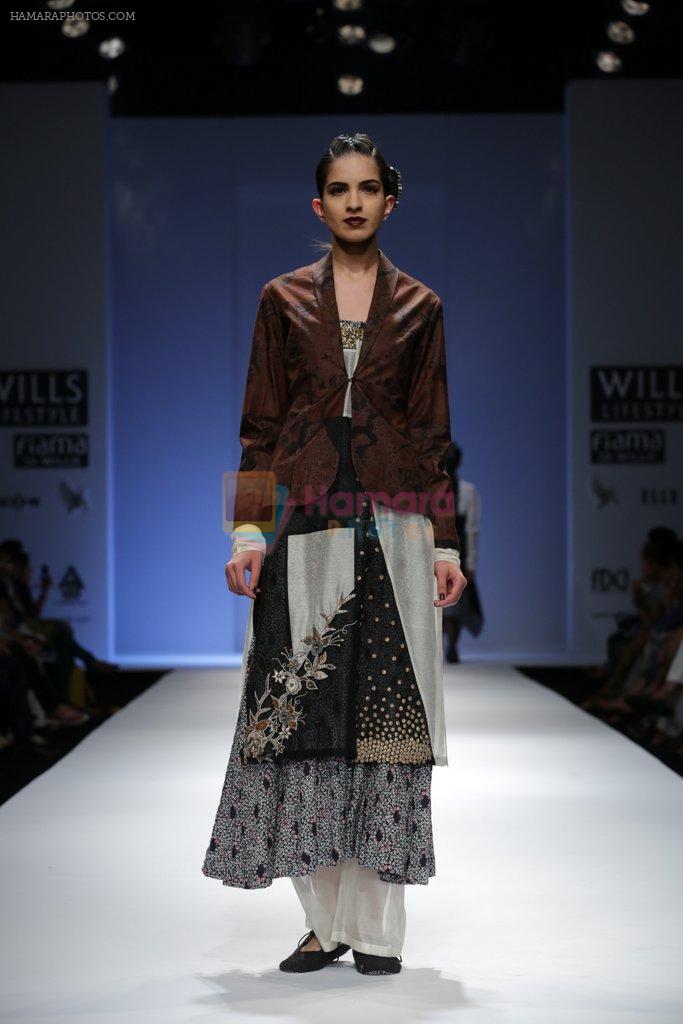 Model walks the ramp for Pratima Pandey Show at Wills Lifestyle India Fashion Week 2013 Day 5 in Mumbai on 17th March 2013