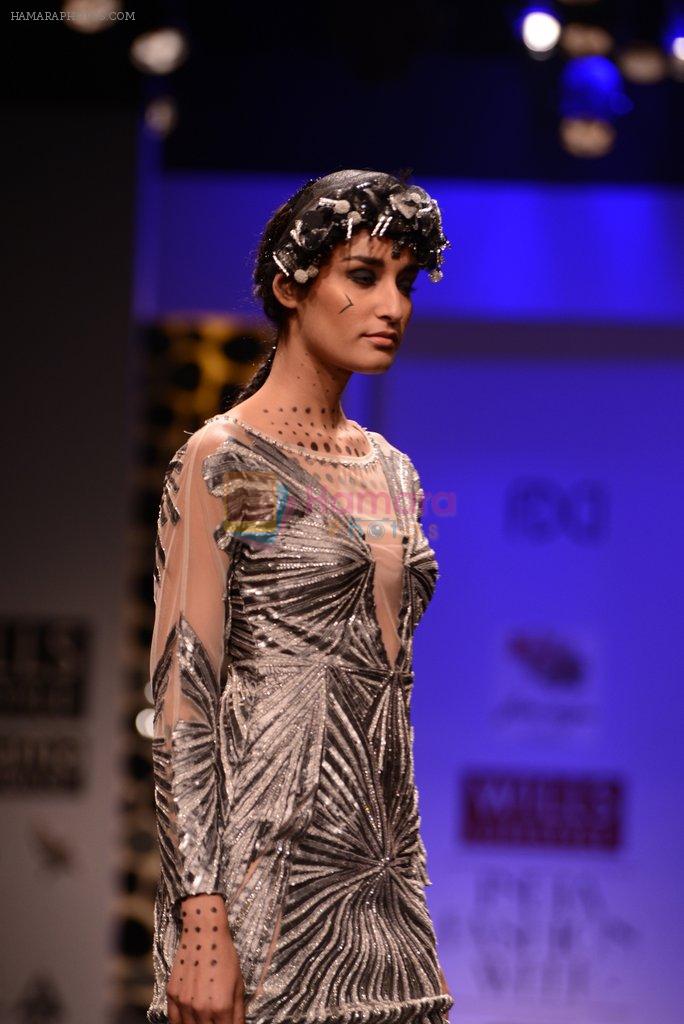 Model walks the ramp for Paras and Shalini Show at Wills Lifestyle India Fashion Week 2013 Day 4 in Mumbai on 16th March 2013