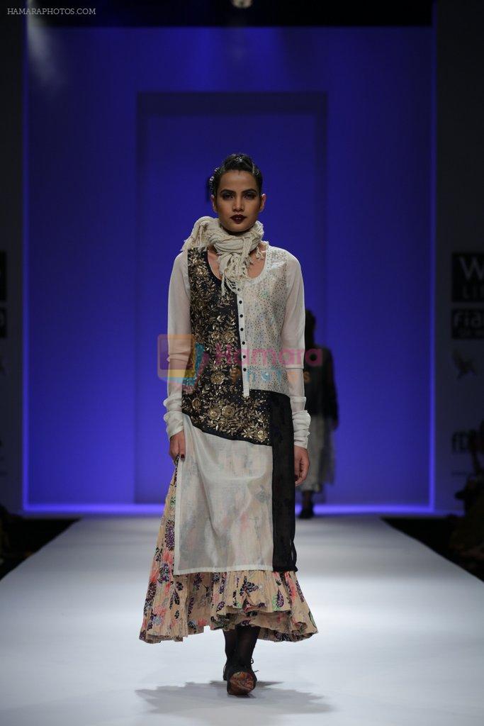 Model walks the ramp for Pratima Pandey Show at Wills Lifestyle India Fashion Week 2013 Day 5 in Mumbai on 17th March 2013