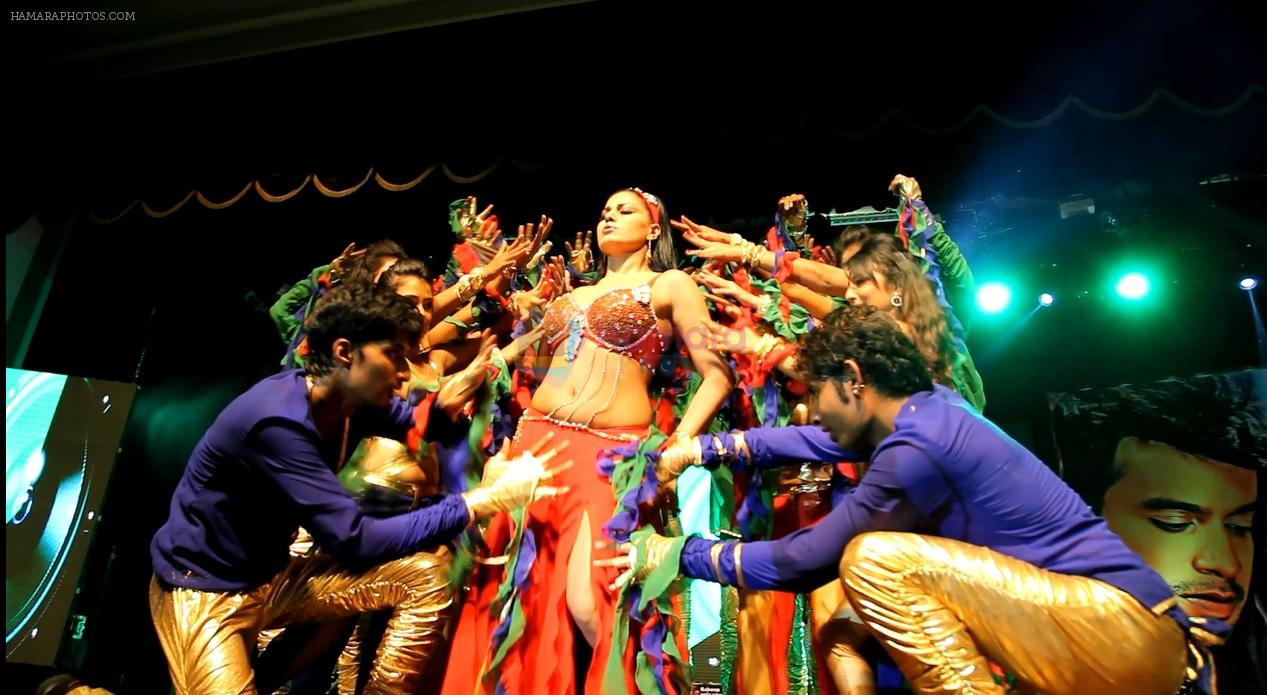 Veena Malik seduces the crowd at Silk Sakkath Maga music launch in Bangalore on 18th March 2013