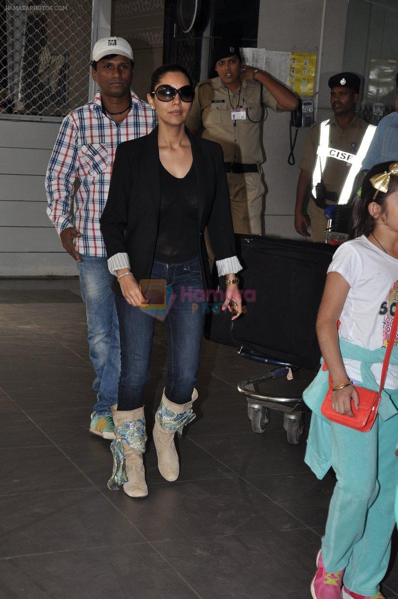 Gauri Khan snapped at airport in Mumbai on 20th March 2013