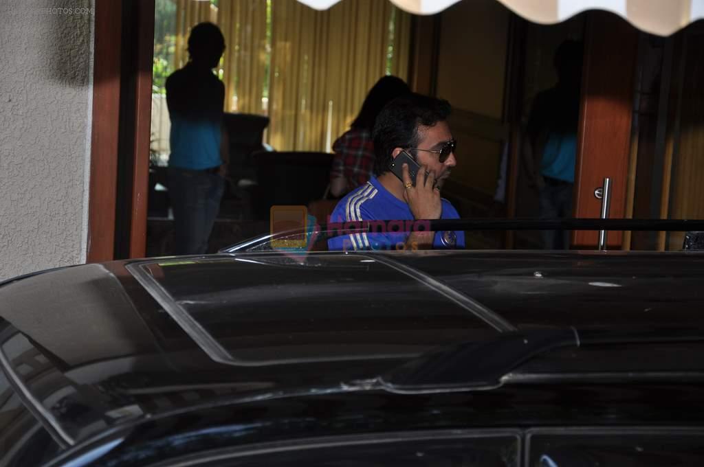Raj Kundra snapped at Sanjay Dutt's house in Mumbai on 24th March 2013