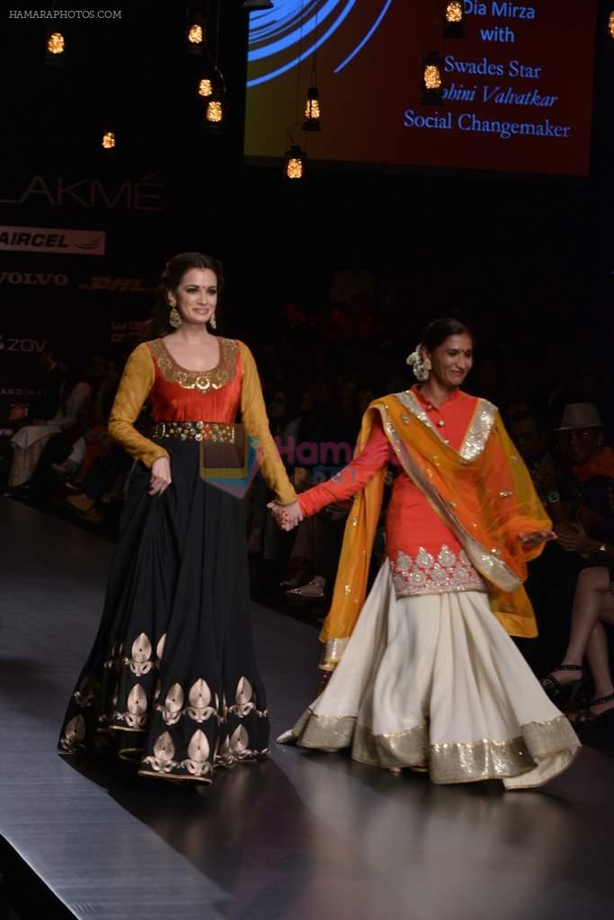 Dia M irza walk the ramp for Vikram Phadnis Swades Show at Lakme Fashion Week 2013 Day 4 in Grand Hyatt, Mumbai on 25th March 2013