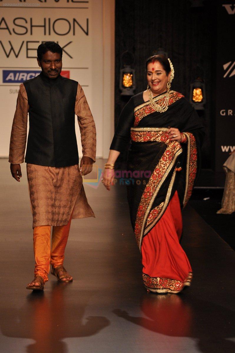 Model walk the ramp for Vikram Phadnis Swades Show at Lakme Fashion Week 2013 Day 4 in Grand Hyatt, Mumbai on 25th March 2013