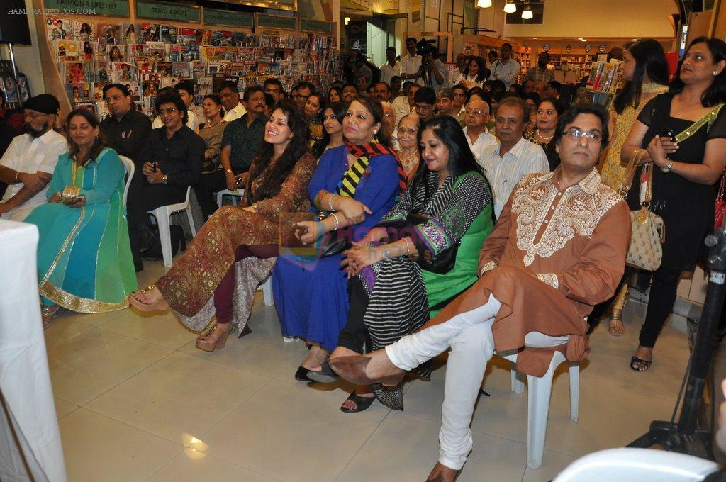 Talat Aziz at Ghulam Ali's book launch in Crossword, Mumbai on 26th March 2013