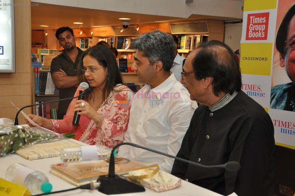 Ghulam Ali at Ghulam Ali's book launch in Crossword, Mumbai on 26th March 2013
