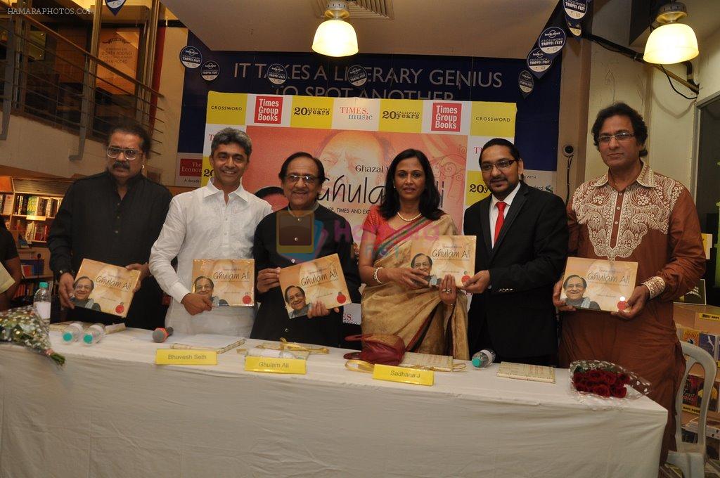 Talat Aziz, Hariharan, Ghulam Ali at Ghulam Ali's book launch in Crossword, Mumbai on 26th March 2013