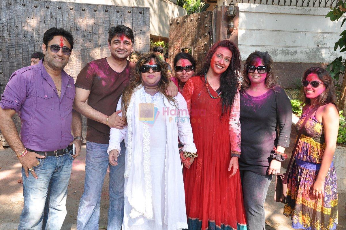 Dolly Bindra, Rituparna Sengupta at Bappi Lahiri's Holi Celebration at home on 27th March 2013