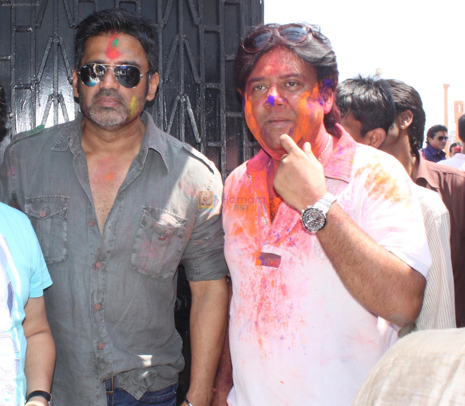 Sunil Shetty at Vikas Verma's Holi party in Mumbai on 29th March 2013