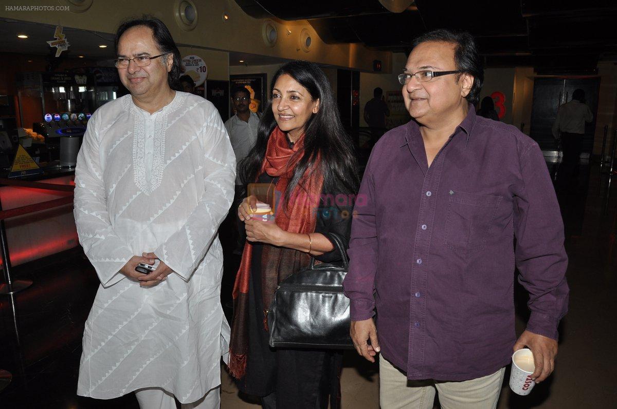 Deepti Farooque, Farooque Sheikh, Rakesh Bedi at the Special screening of Chashme Baddoor in PVR, Juhu, Mumbai on 29th March 2013