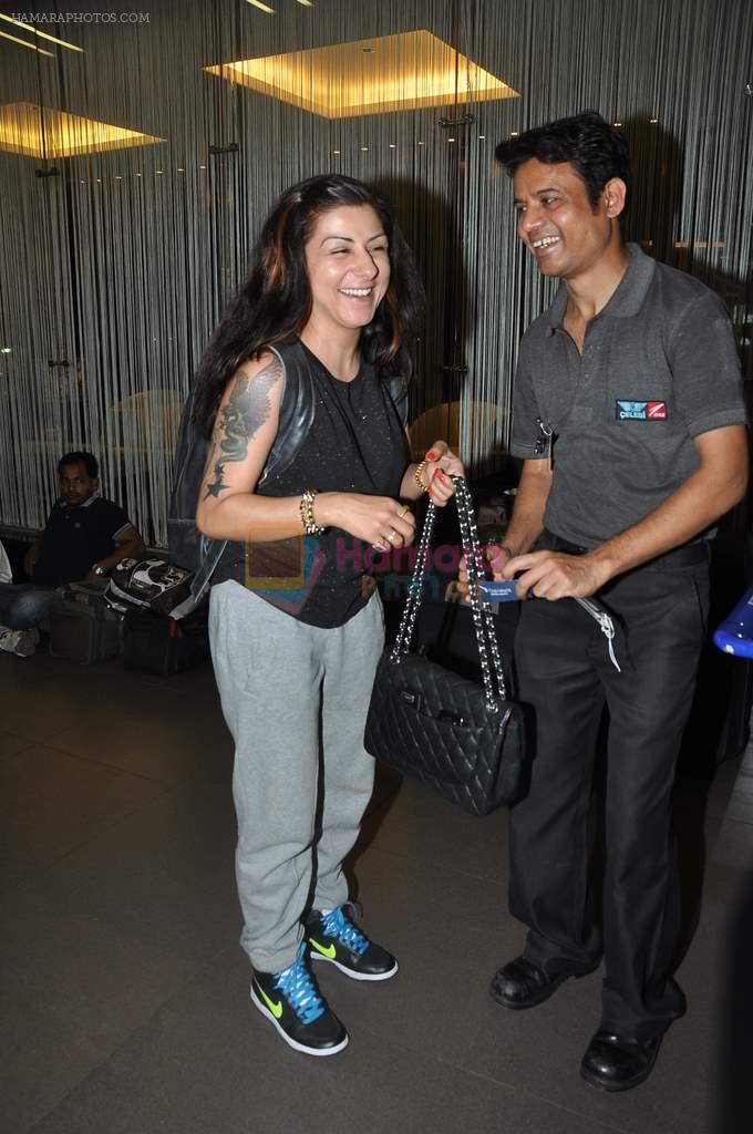 Hard Kaur leave for TOIFA in Mumbai on 1st April 2013