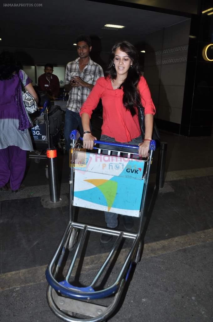 Hazel Keech  leave for TOIFA Day 3 in Mumbai Airport on 3rd April 2013