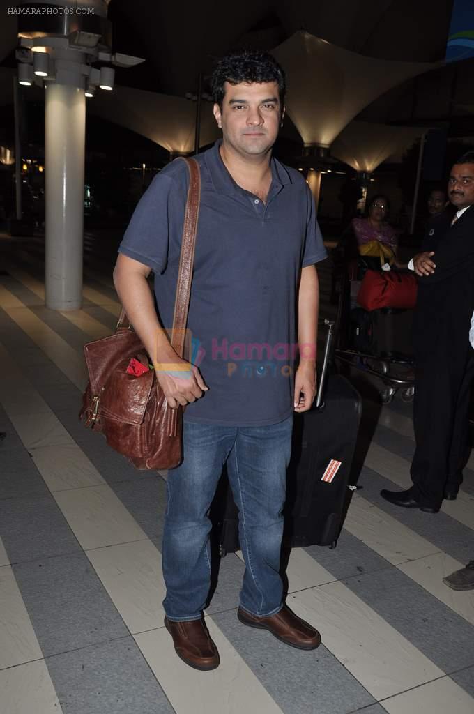 Siddharth Roy Kapur arrive from TOIFA 2013 in Mumbai on 8th April 2013