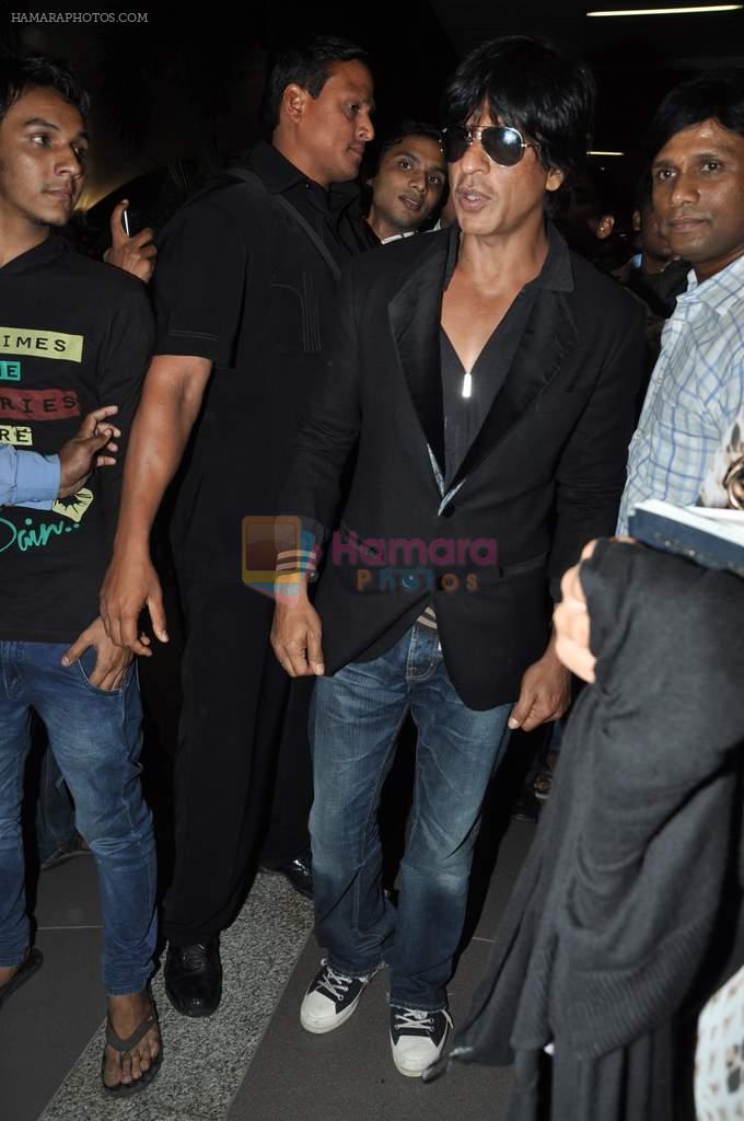 Shahrukh Khan arrive from TOIFA 2013 in Mumbai on 8th April 2013