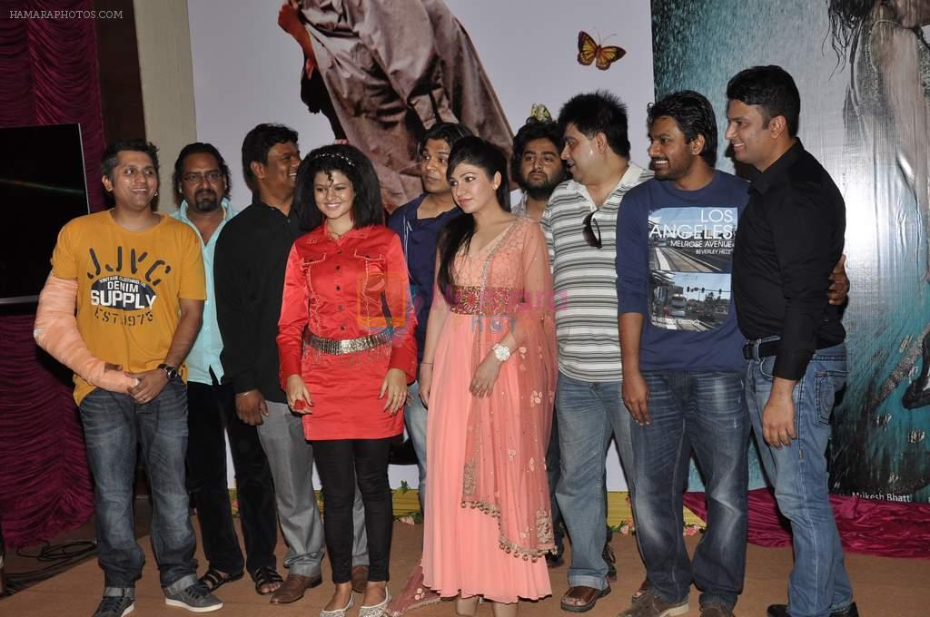 Tulsi Kumar, Bhushan Kumar, Mohit Suri at the Audio release of Aashiqui 2 at Sudeep Studios in Khar, Mumbai on 8th April 2013