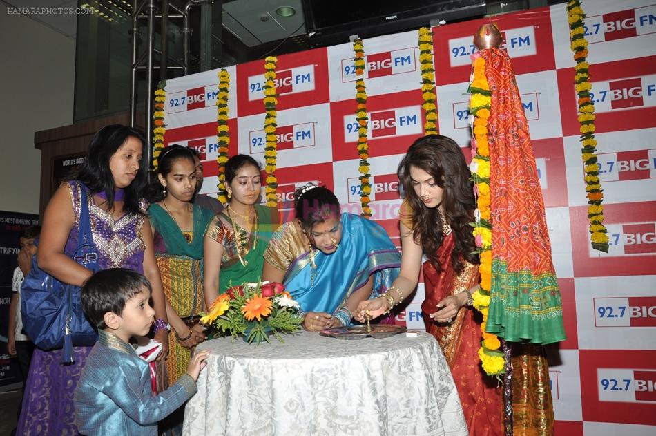 Isha koppikar celebrates Gudi Padwa at 92.7 BIG FM on 11th April 2013