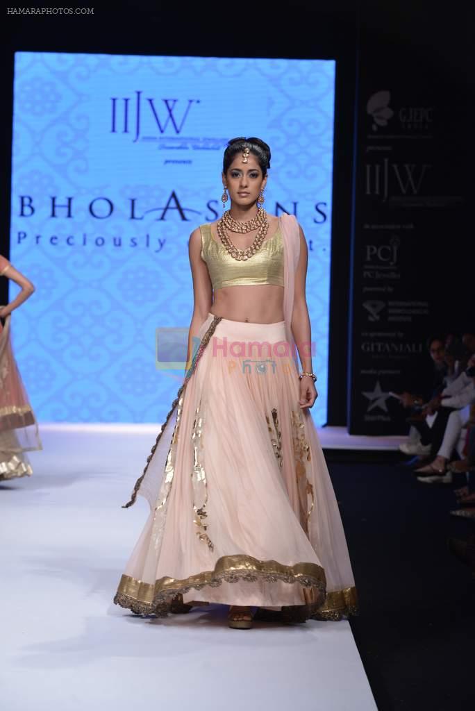 Model walk the ramp for Bhola Sons Show at IIJW Delhi day 2 on 13th April 2013