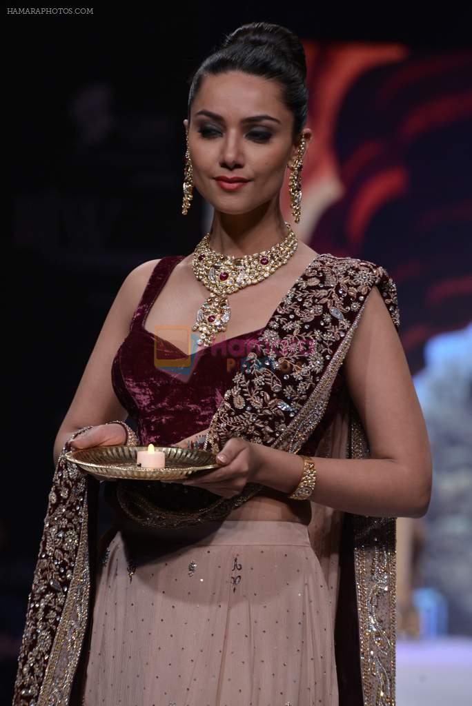 Model walk the ramp for RK Jewellers Show at IIJW Delhi day 2 on 13th April 2013