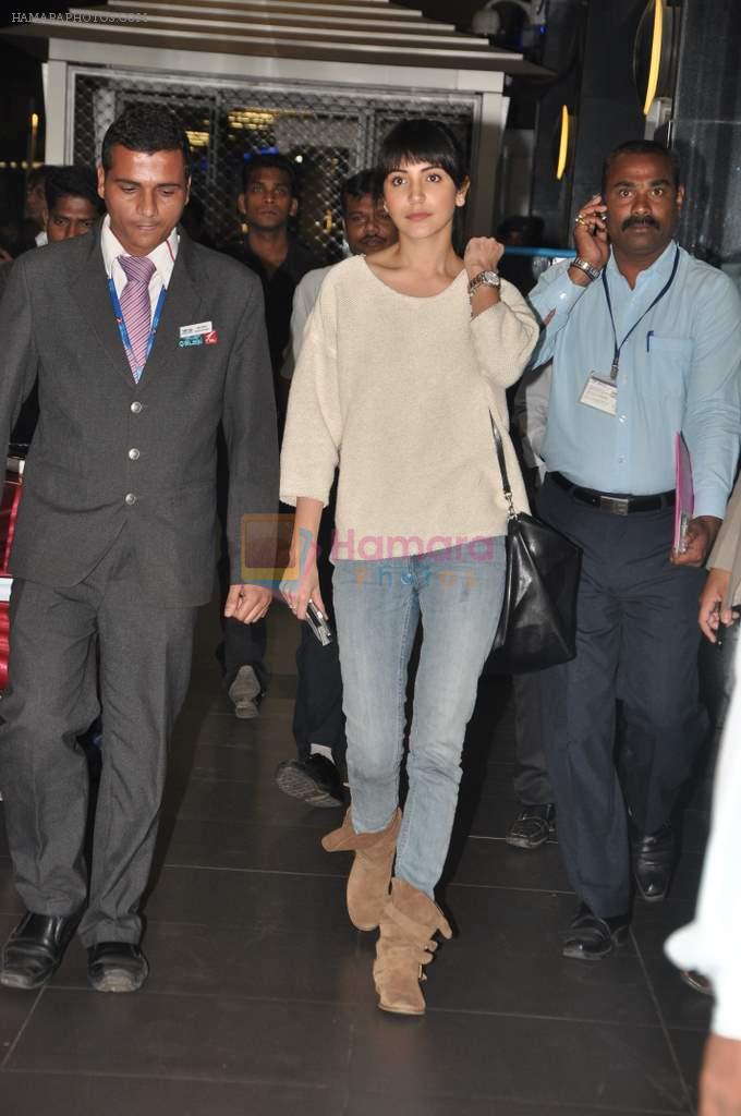 Anushka Sharma snapped at airport in Mumbai on 16th April 2013
