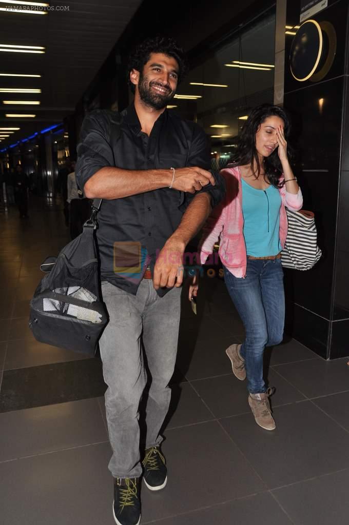 Aditya Roy Kapur, Shraddha Kapoor snapped at airport in Mumbai on 16th April 2013