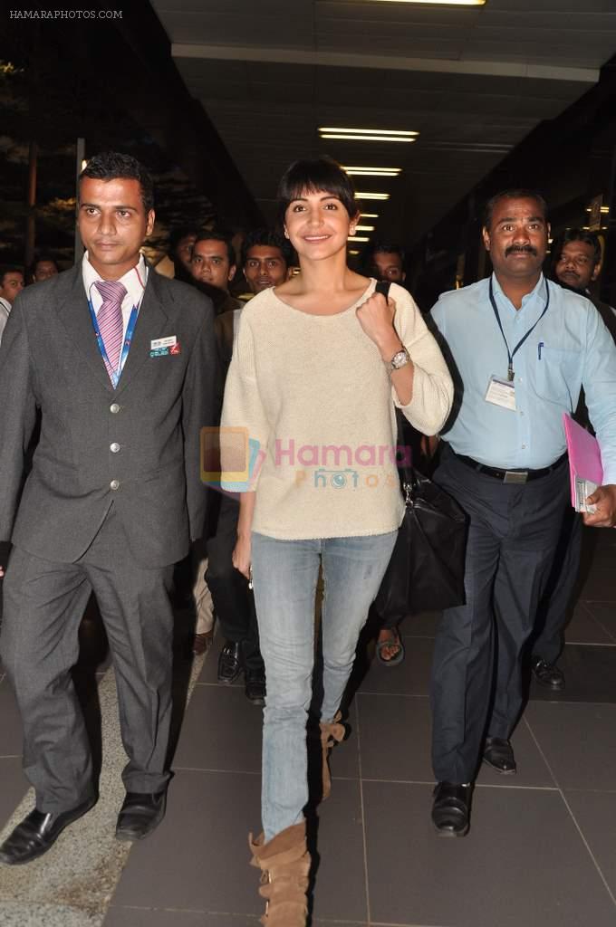 Anushka Sharma snapped at airport in Mumbai on 16th April 2013