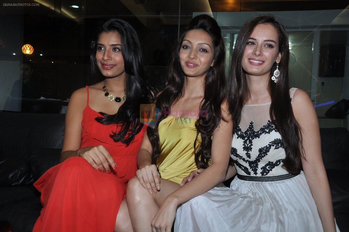 Gaelyn Mendonca, Pooja Salvi, Evelyn Sharma at nautanki saala success bash in Andheri, Mumbai on 16th April 2013