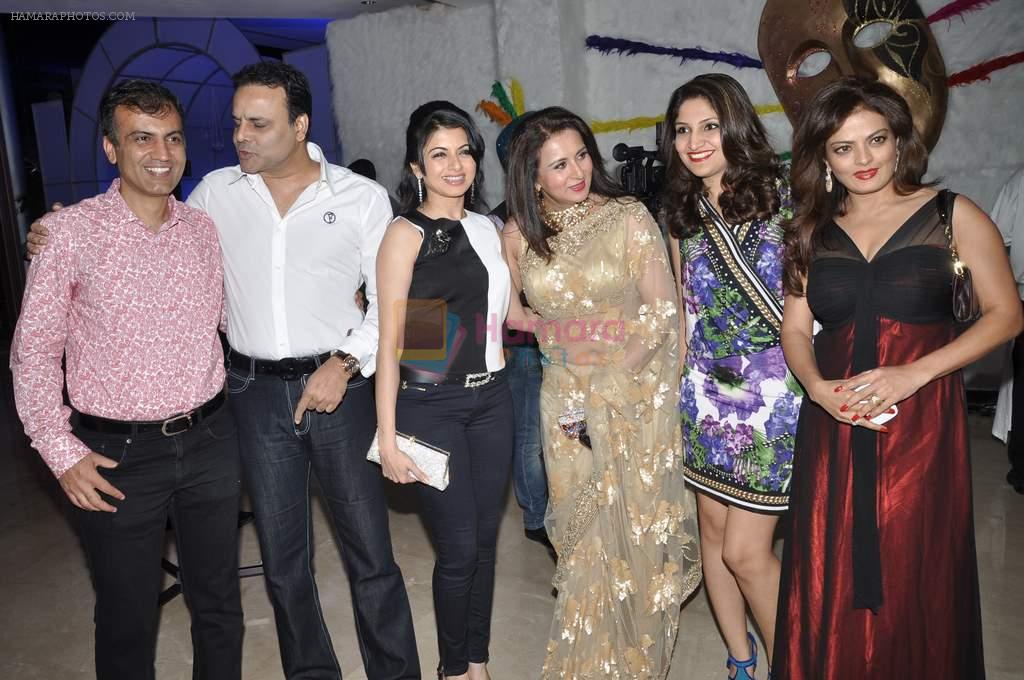 Poonam Dhillon,Sheeba,Bhagyashree at Poonam Dhillon's birthday bash and production house launch with Rohit Verma fashion show in Mumbai on 17th April 2013