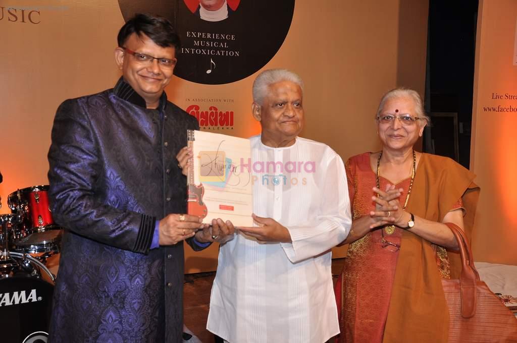 Pyarelal releases Khumaar book by Bipin Pandit in Dadar, Mumbai on 19th April 2013