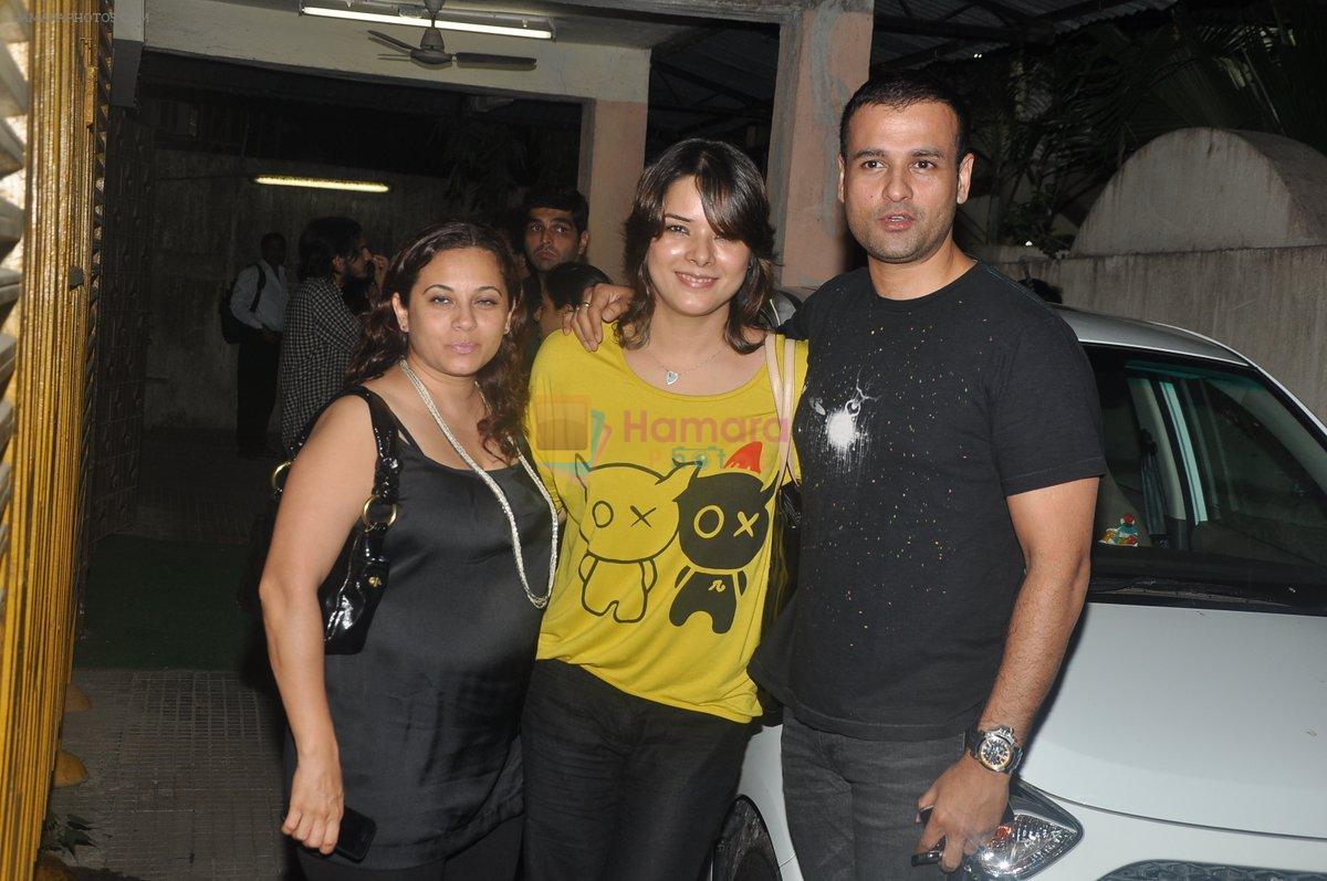 Udita Goswami, Rohit Roy, Mansi Roy watches Aashiqui 2 in Ketnav, Khar, Mumbai on 24th April 2013