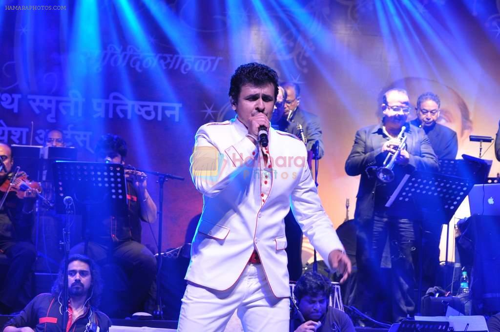 Sonu Nigam at Dinanath Mangeshkar Awards in Sion, Mumbai on 24th April 2013