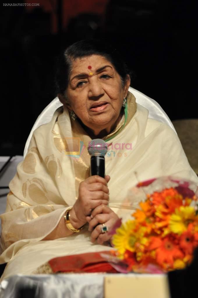 Lata Mangeshkar at Dinanath Mangeshkar Awards in Sion, Mumbai on 24th April 2013